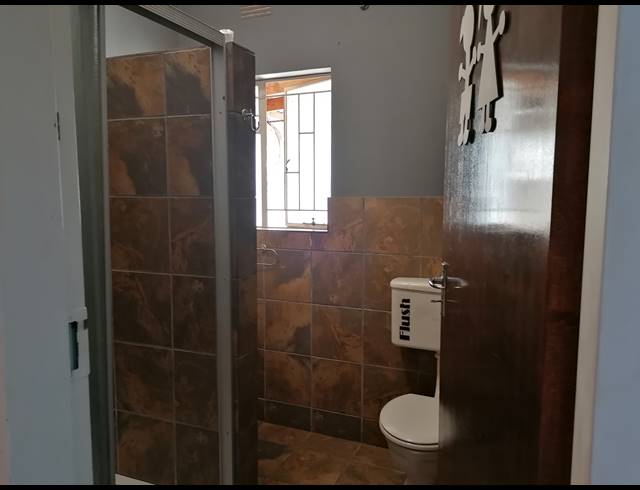 5 BEDROOM FREESTANDING FOR SALE IN STILFONTEIN EXT 4